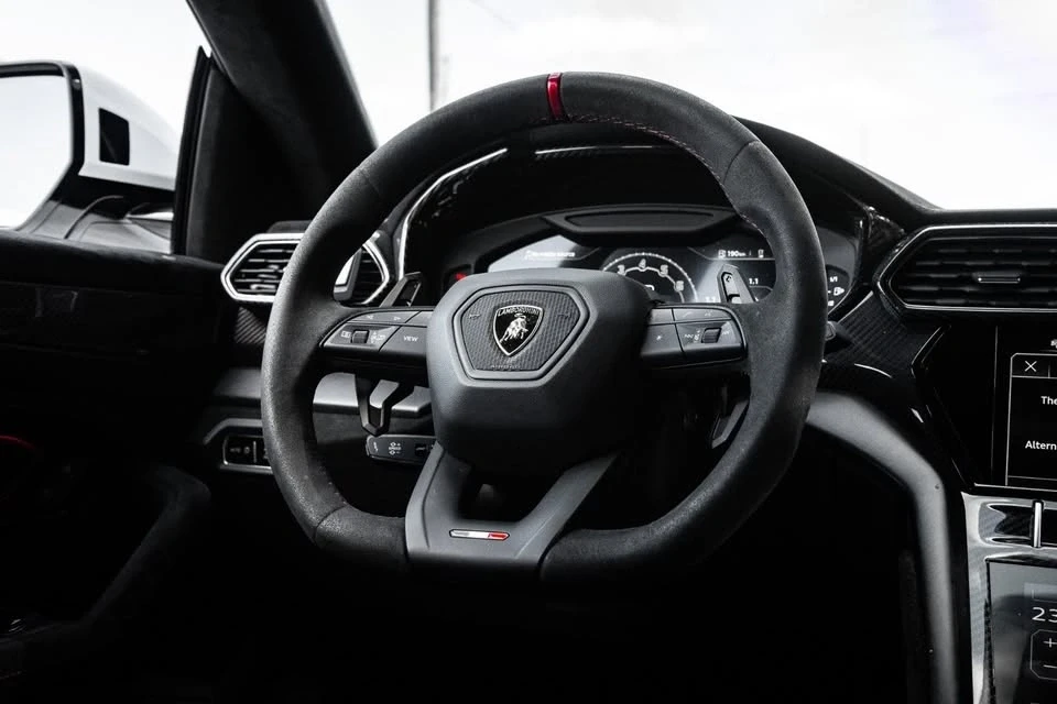2023 Lamborghini Urus Performante - Image 12 of 19