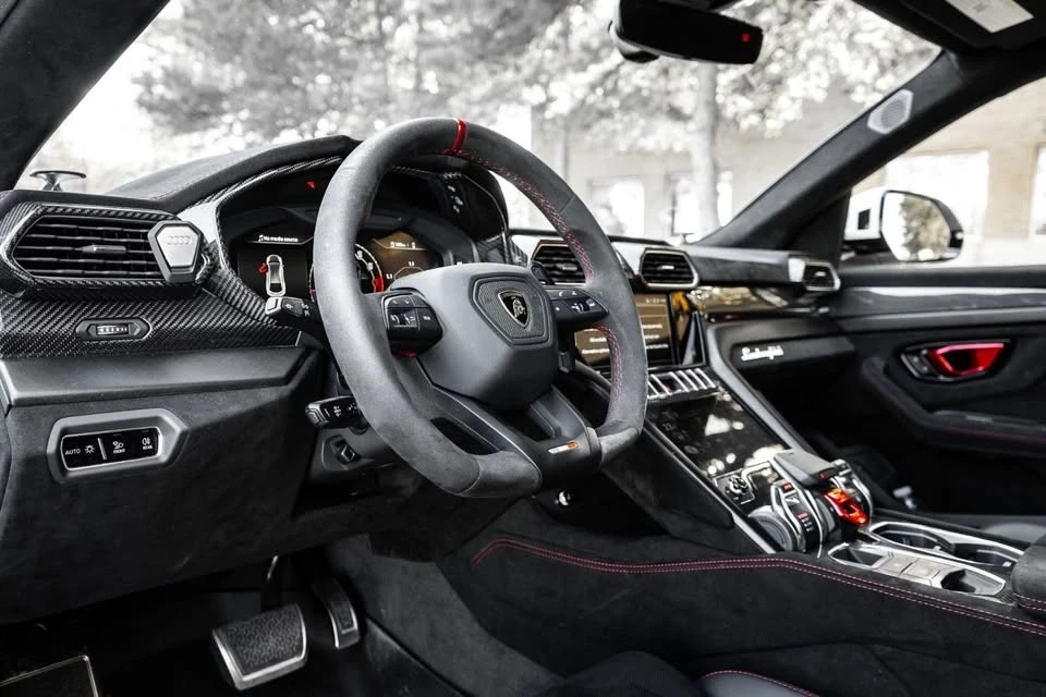 2023 Lamborghini Urus Performante - Image 15 of 19