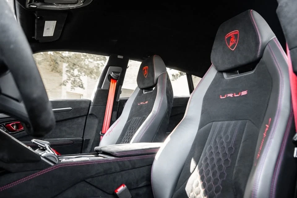 2023 Lamborghini Urus Performante - Image 16 of 19