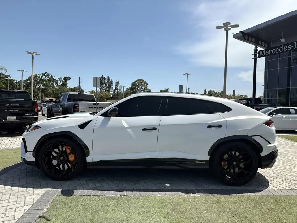 2023 Lamborghini Urus Performante - Image 4 of 14