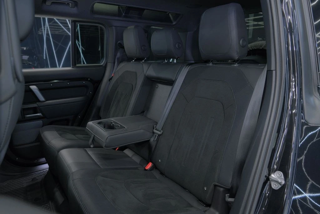 2023 Land Rover Defender L663 - Image 28 of 31