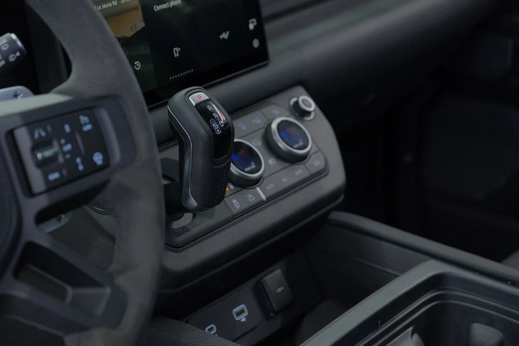 2023 Land Rover Defender L663 - Image 24 of 31