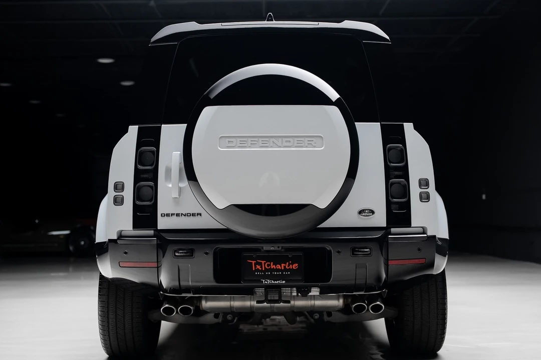 2023 Land Rover Defender - Image 30 of 31