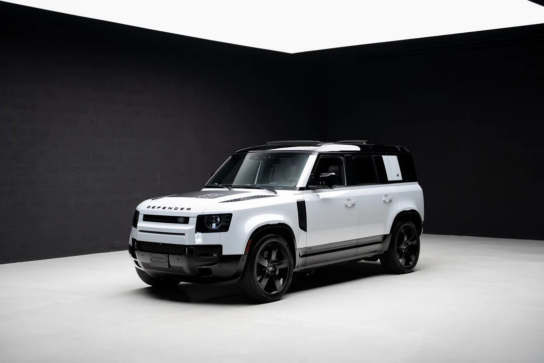 2023 Land Rover Defender - Image 4 of 31