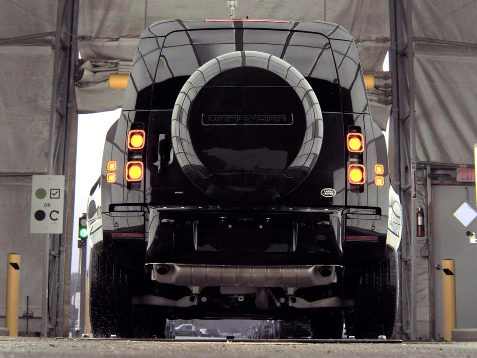 2023 Land Rover Defender L663 - Image 4 of 21