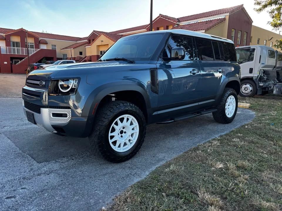 2023 Land Rover Defender L663 - Image 4 of 9