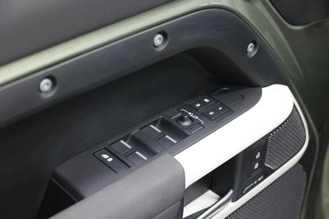 2023 Land Rover Defender L663 - Image 11 of 12
