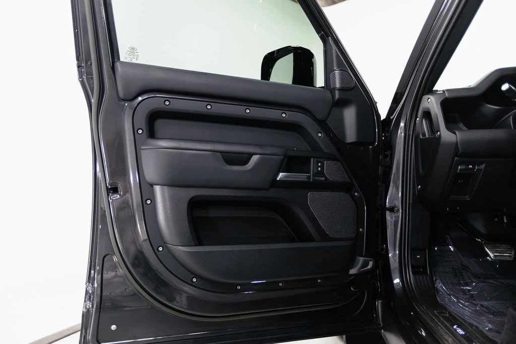 2023 Land Rover Defender L663 - Image 5 of 12