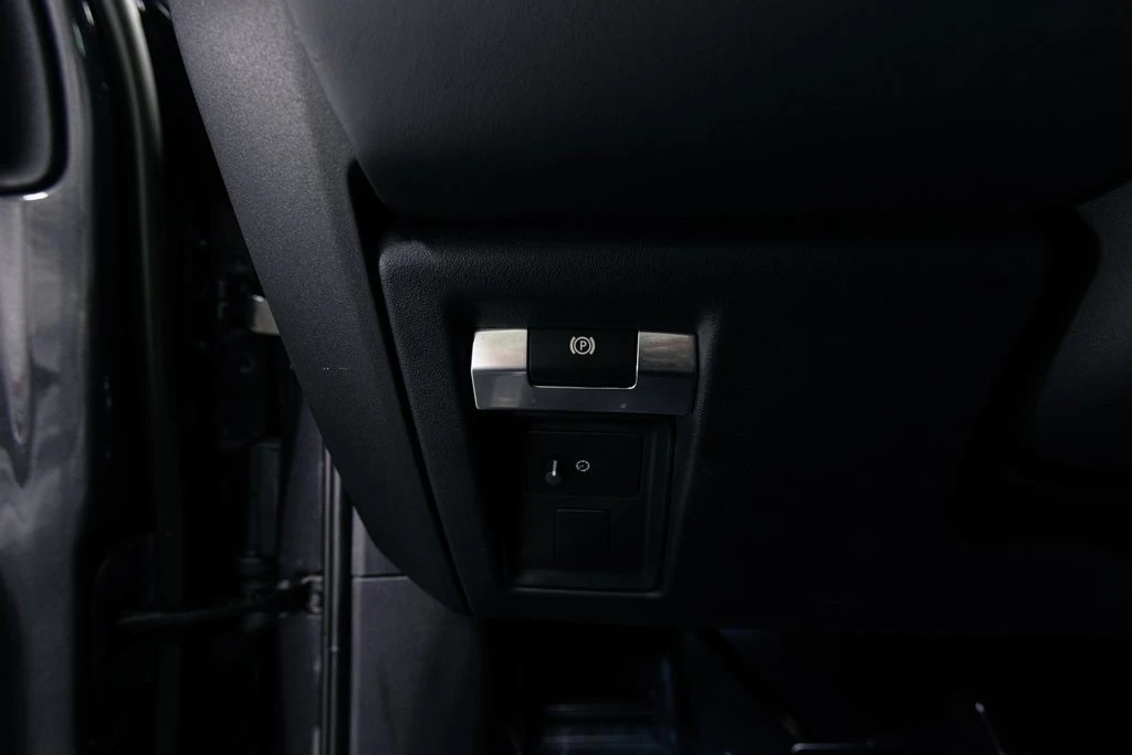 2023 Land Rover Defender L663 - Image 10 of 12