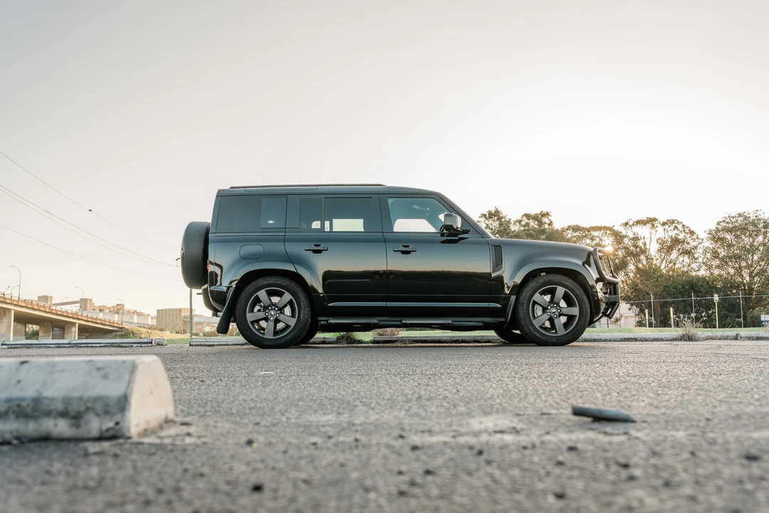 2023 Land Rover Defender L663 - Image 28 of 31