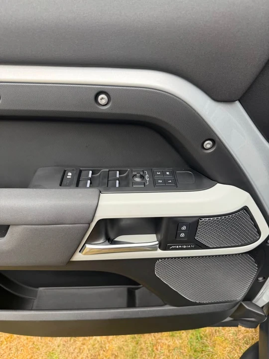 2023 Land Rover Defender L663 - Image 9 of 10