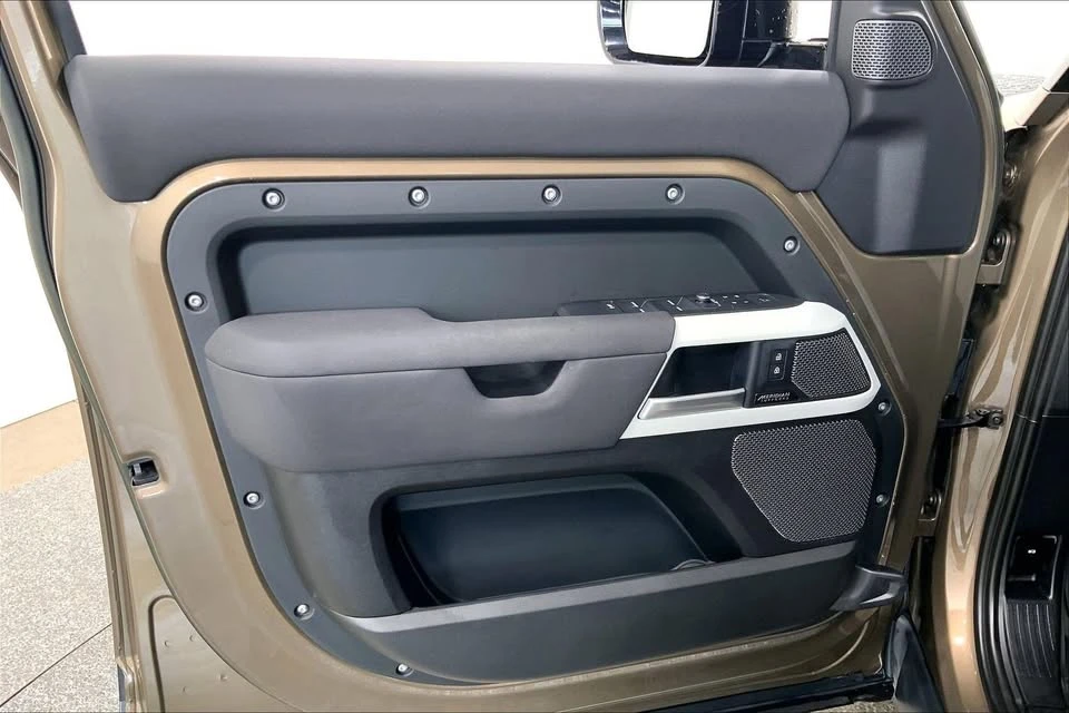 2023 Land Rover Defender L663 - Image 7 of 20