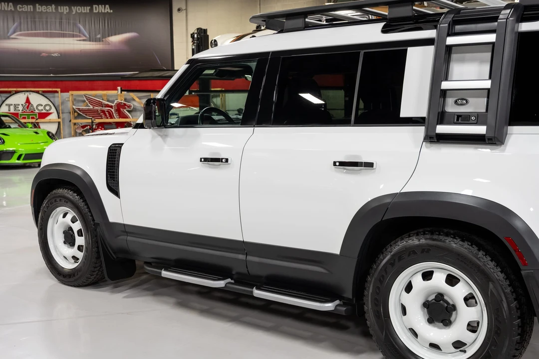 2023 Land Rover Defender L663 - Image 27 of 31