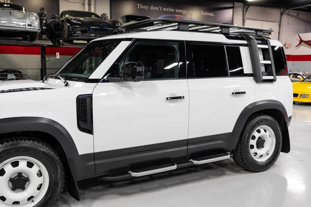 2023 Land Rover Defender L663 - Image 26 of 31