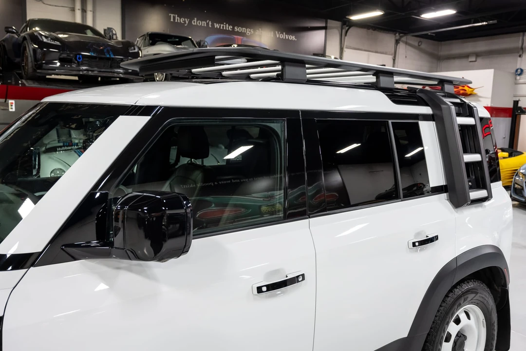 2023 Land Rover Defender L663 - Image 28 of 31