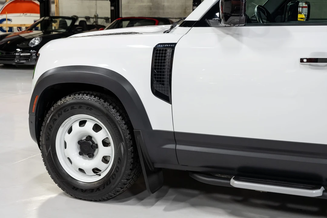 2023 Land Rover Defender L663 - Image 25 of 31