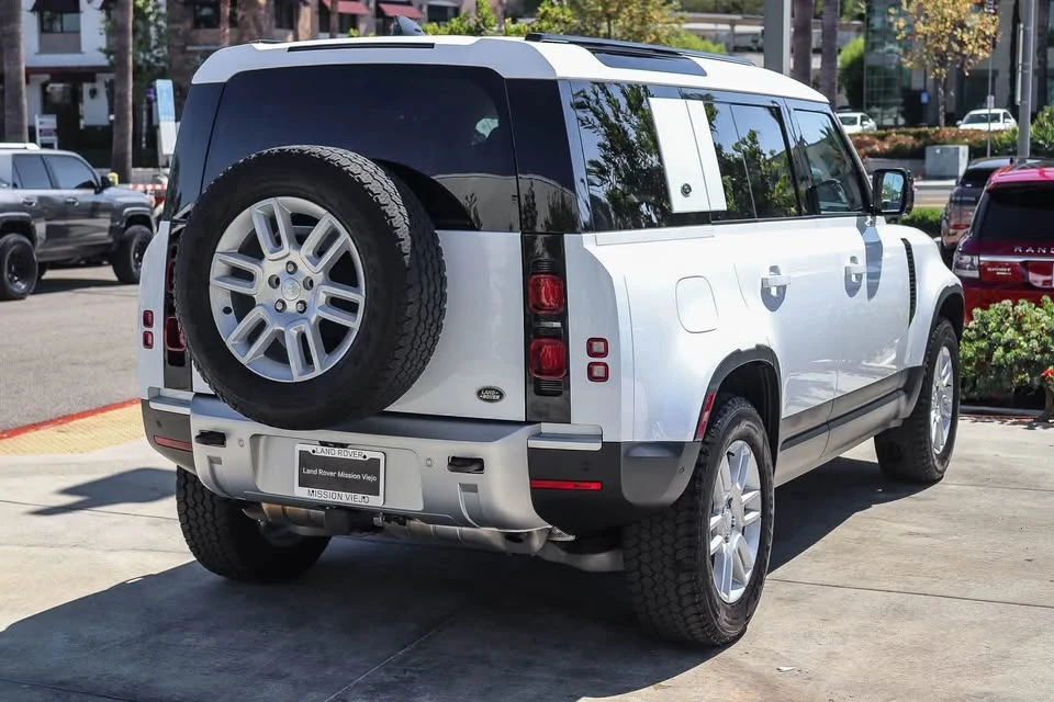 2023 Land Rover Defender L663 - Image 6 of 8