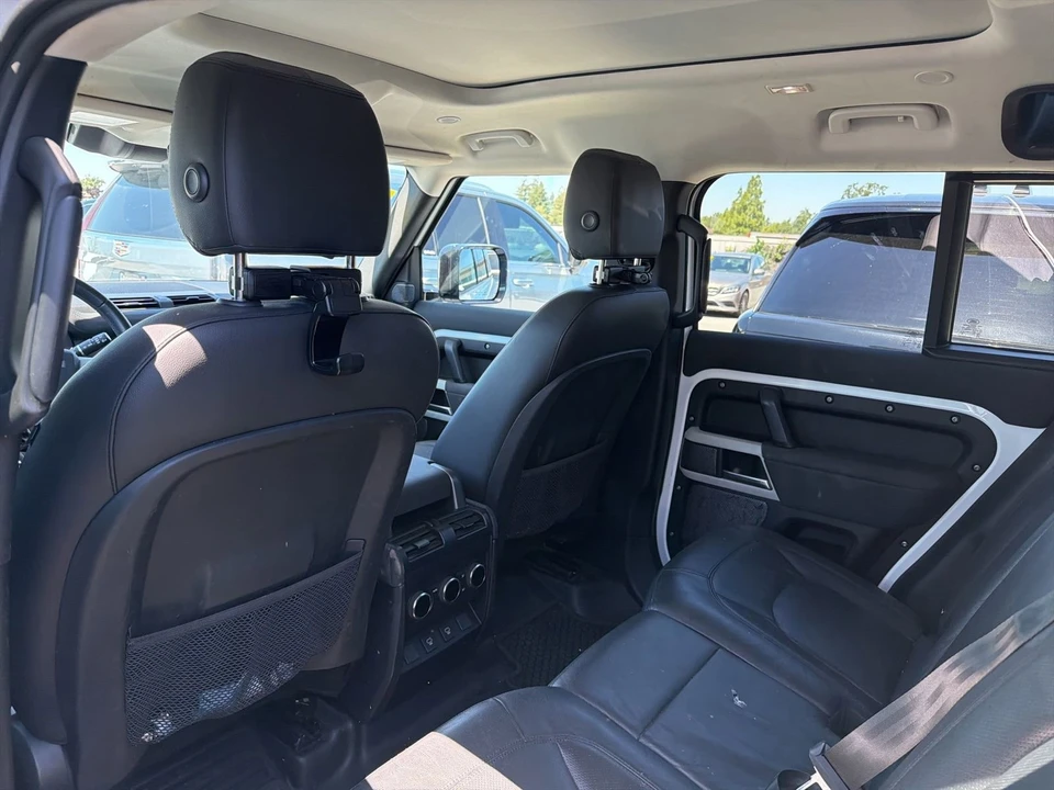 2023 Land Rover - Image 4 of 6