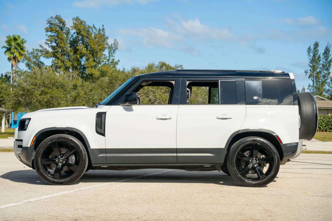 2023 Land Rover Defender L663 - Image 3 of 8