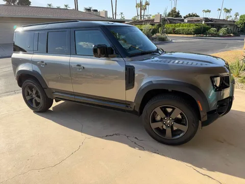 2023 Land Rover Defender 110 SE P400