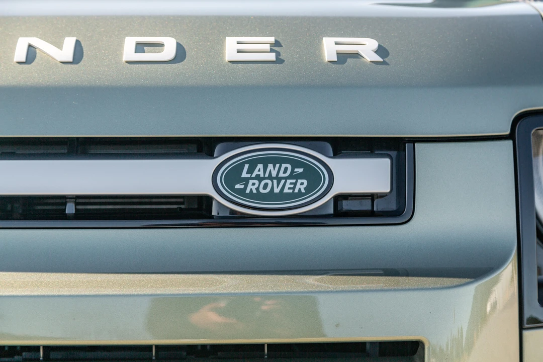 2023 Land Rover Defender L663 - Image 11 of 31