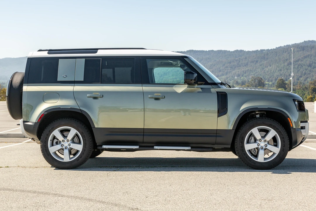 2023 Land Rover Defender L663 - Image 3 of 31