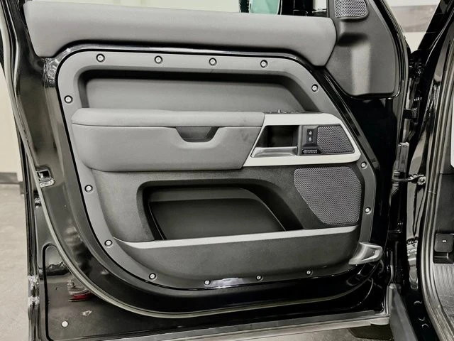 2023 Land Rover Defender L663 - Image 19 of 31