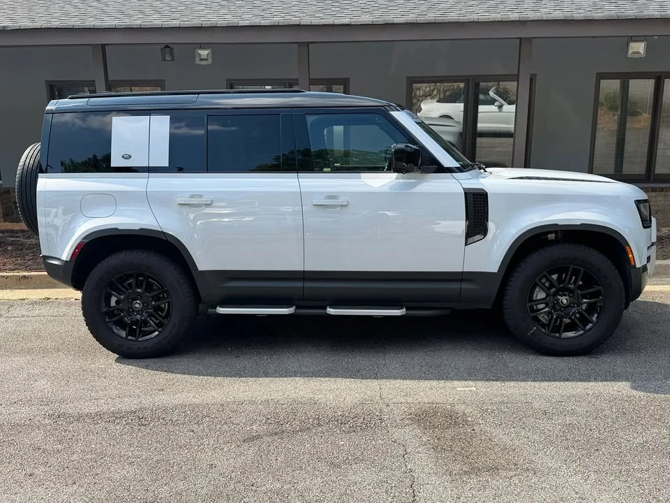 2023 Land Rover Defender L663 - Image 15 of 19
