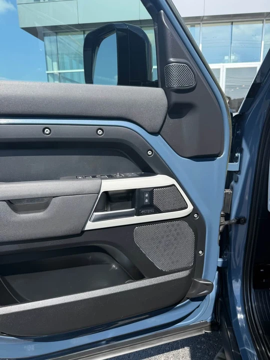 2023 Land Rover Defender L663 - Image 4 of 10