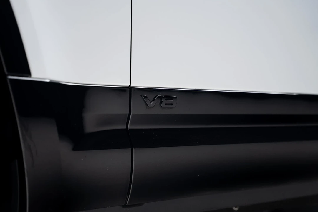 2023 Land Rover Defender V8 - Image 25 of 31