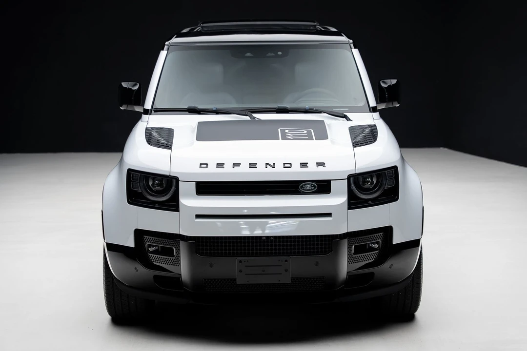 2023 Land Rover Defender V8 - Image 6 of 31