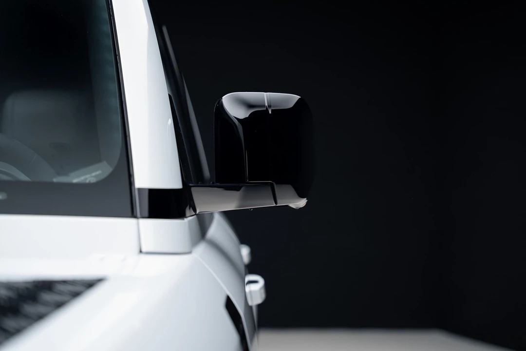 2023 Land Rover Defender V8 - Image 16 of 31