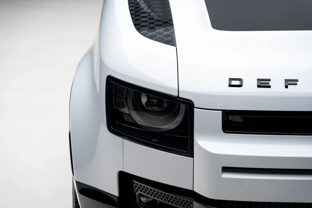 2023 Land Rover Defender V8 - Image 12 of 31