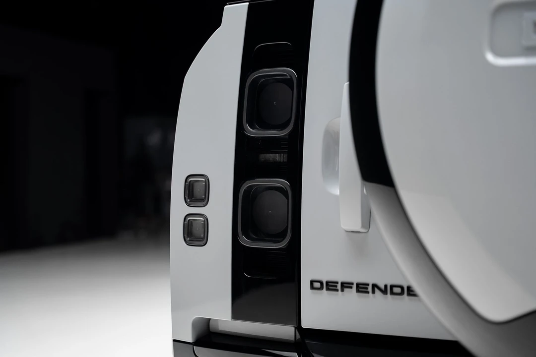 2023 Land Rover Defender V8 - Image 31 of 31