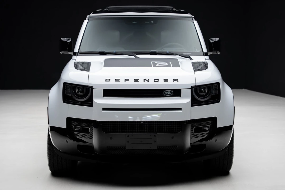 2023 Land Rover Defender V8 - Image 7 of 31