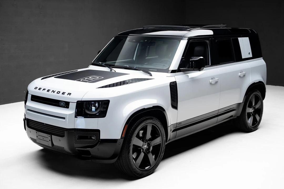 2023 Land Rover Defender V8 - Image 5 of 31