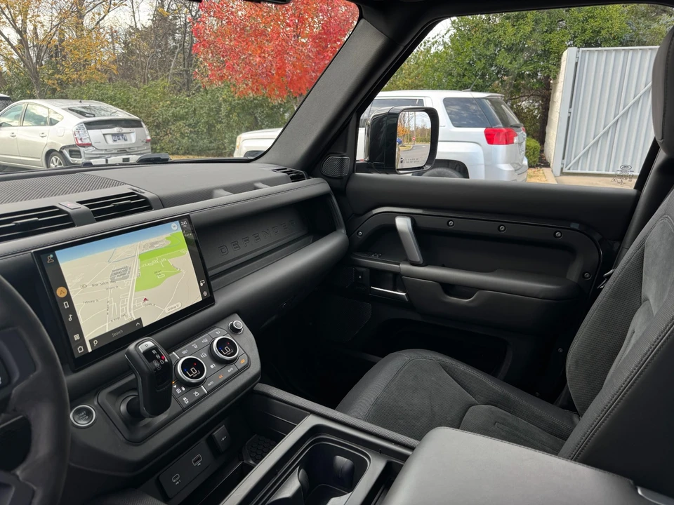 2023 Land Rover Defender L663 - Image 18 of 21