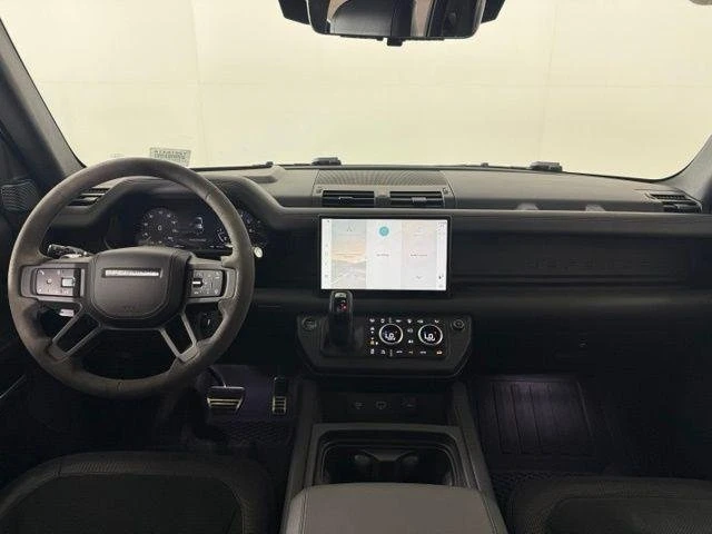 2023 Land Rover Defender V8 - Image 18 of 19
