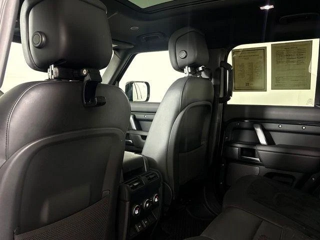 2023 Land Rover Defender V8 - Image 17 of 19