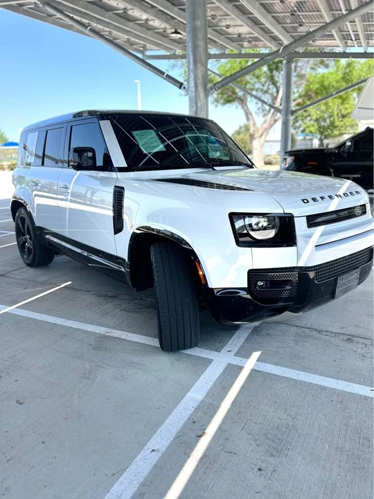 2023 Land Rover Defender V8 - Image 7 of 10