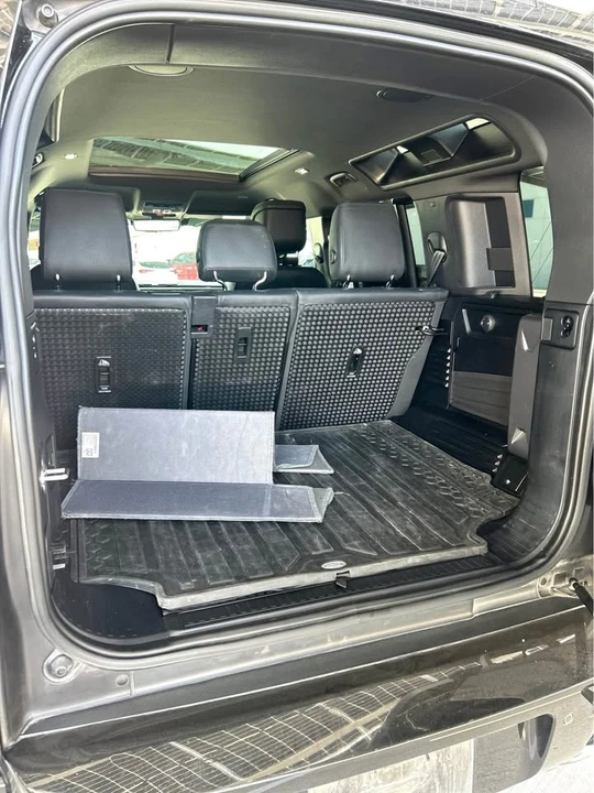 2023 Land Rover Defender V8 - Image 9 of 10