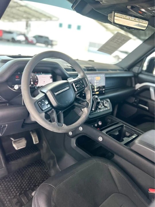 2023 Land Rover Defender V8 - Image 3 of 10