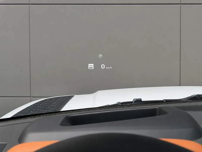 2023 Land Rover Defender V8 - Image 11 of 17