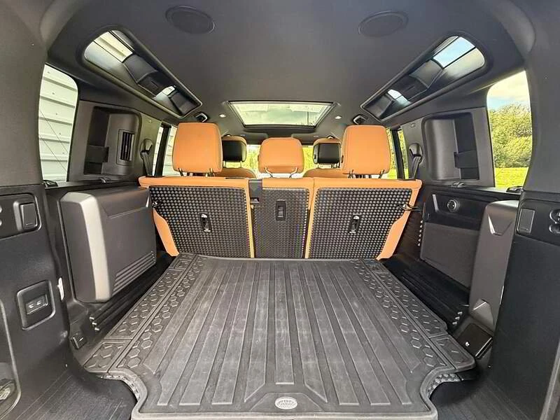2023 Land Rover Defender V8 - Image 17 of 17