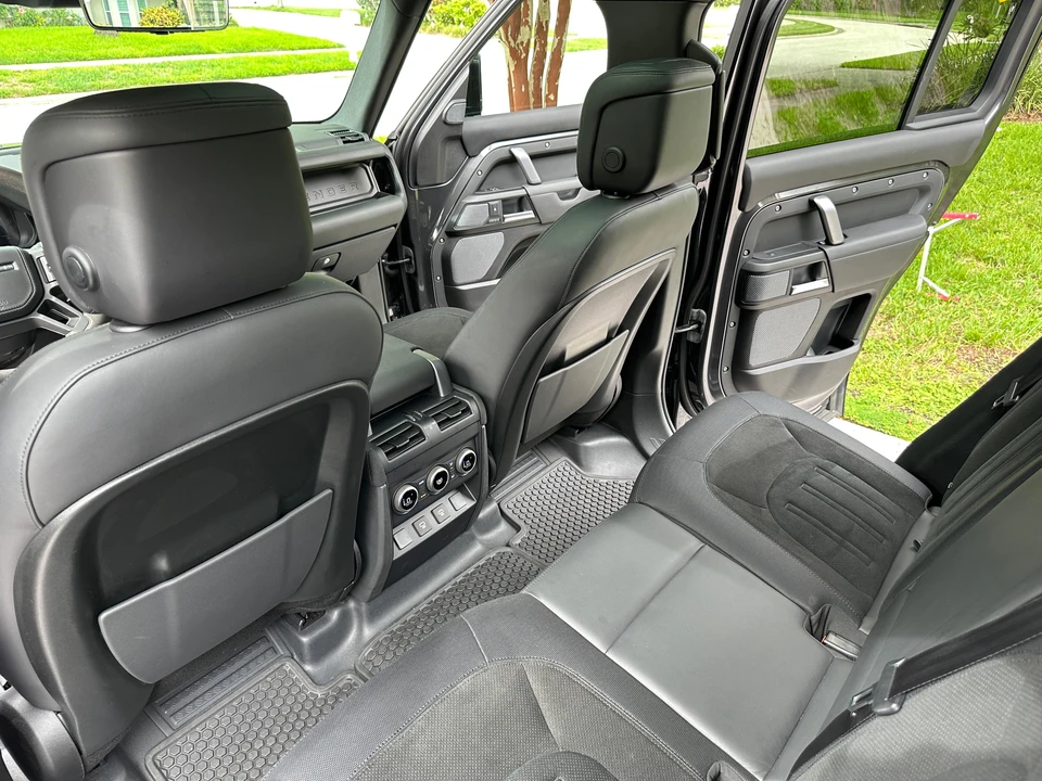 2023 Land Rover Defender L663 - Image 25 of 31