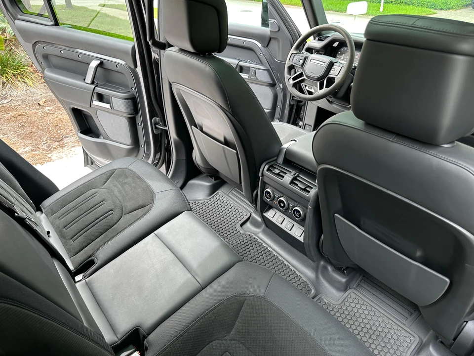 2023 Land Rover Defender L663 - Image 28 of 31