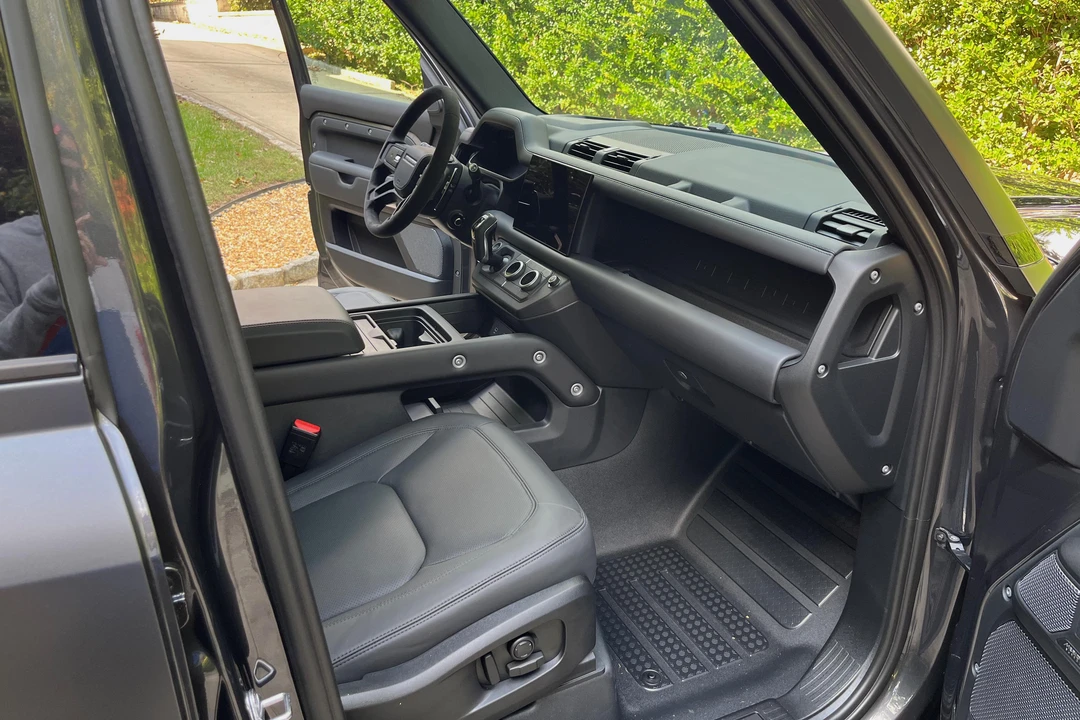 2023 Land Rover Defender L663 - Image 27 of 31