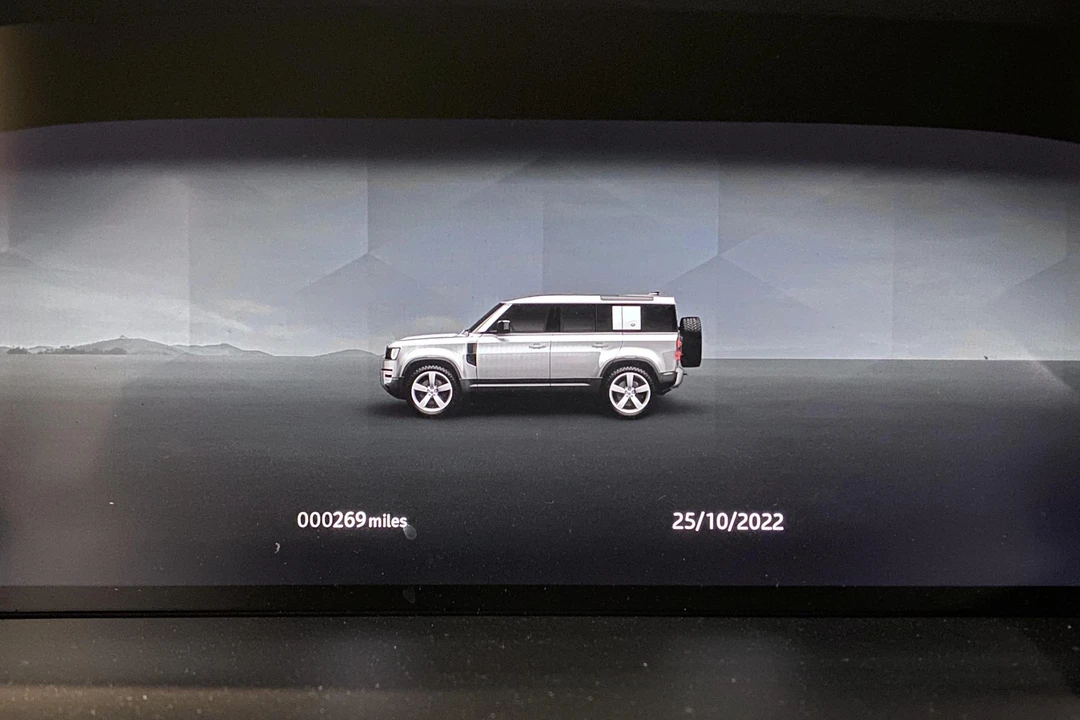 2023 Land Rover Defender L663 - Image 28 of 31