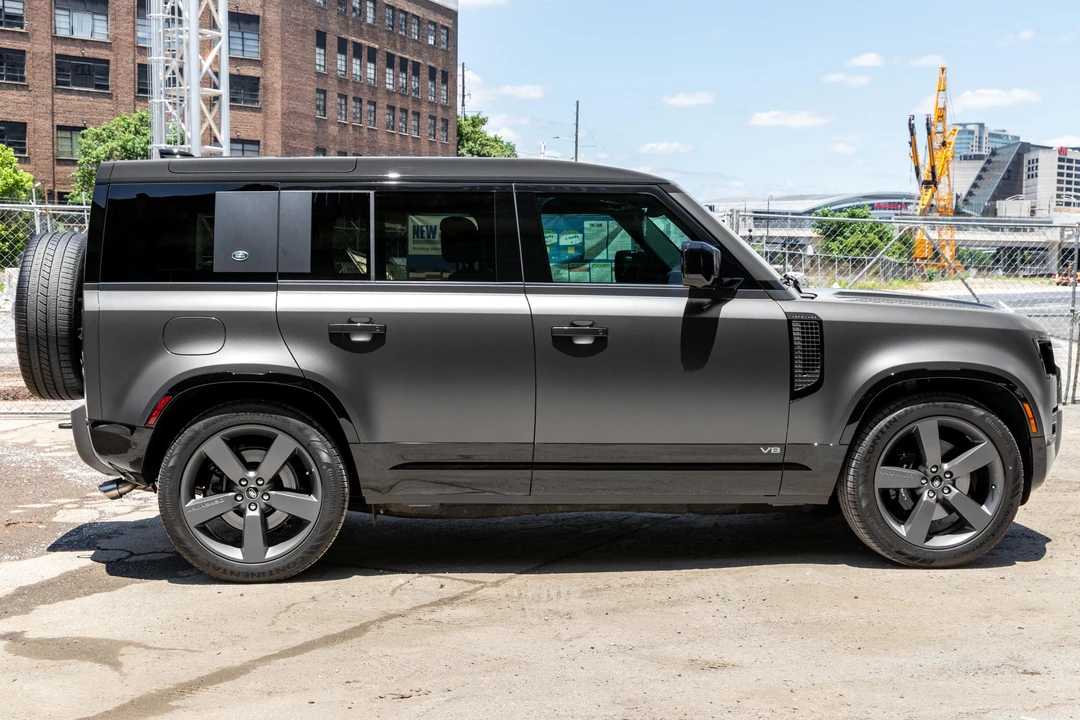 2023 Land Rover Defender L663 - Image 3 of 31
