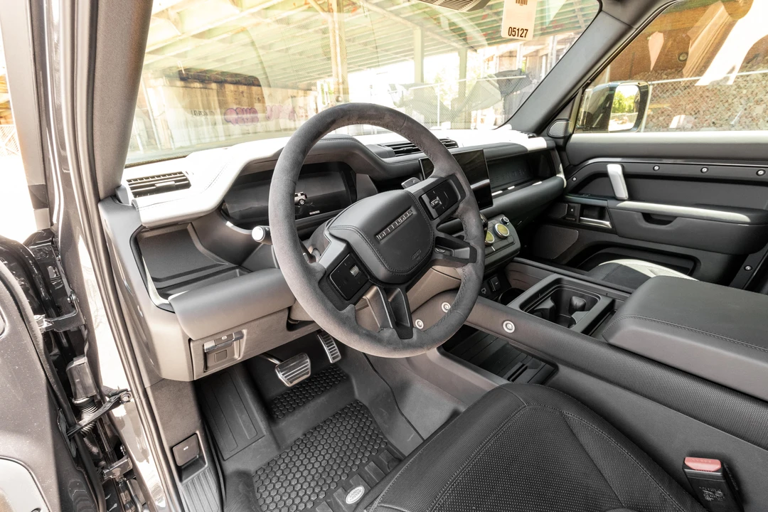 2023 Land Rover Defender L663 - Image 25 of 31